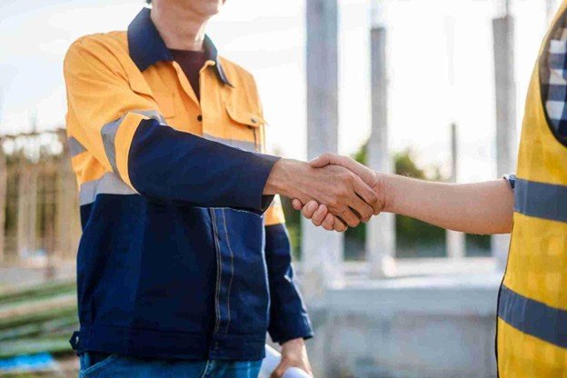 Heartland Tree Service representative shaking hands with a satisfied homeowner after completing professional emergency tree service in Hazelwood, MO.